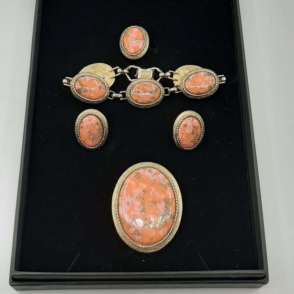 Sarah Coventry 1974 Pink Coraline Gold Specks 5 Piece Set of Jewelry Vintage